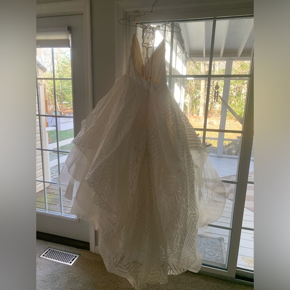 Hayley Paige Bahati Bridal Gown size 10 - Picture 6 of 13